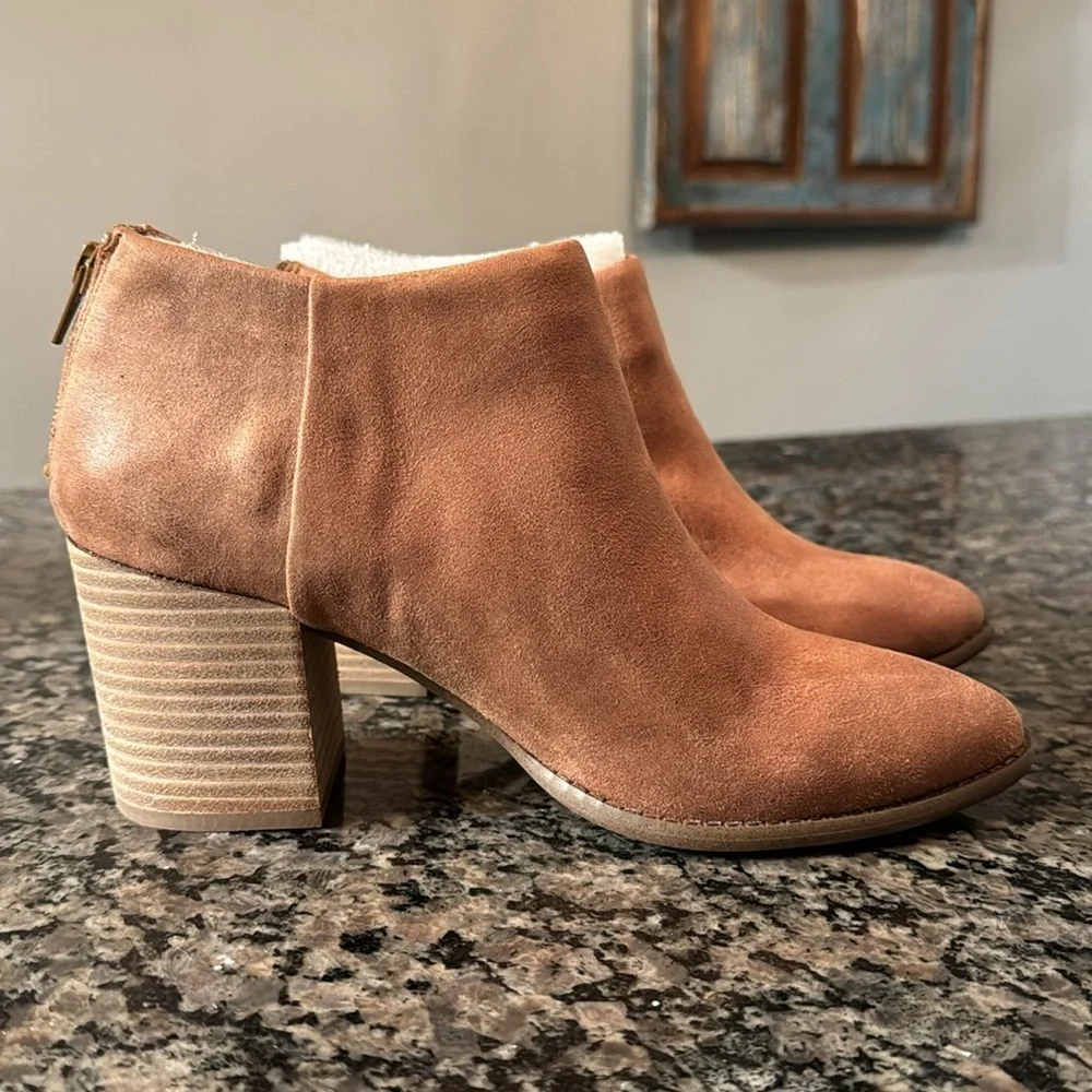 Report Tempe tan ankle boot NIB 9
